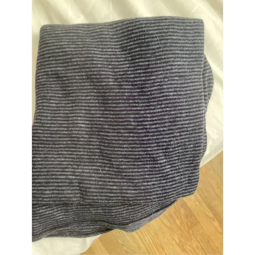 Gap Gray And Black Scarf